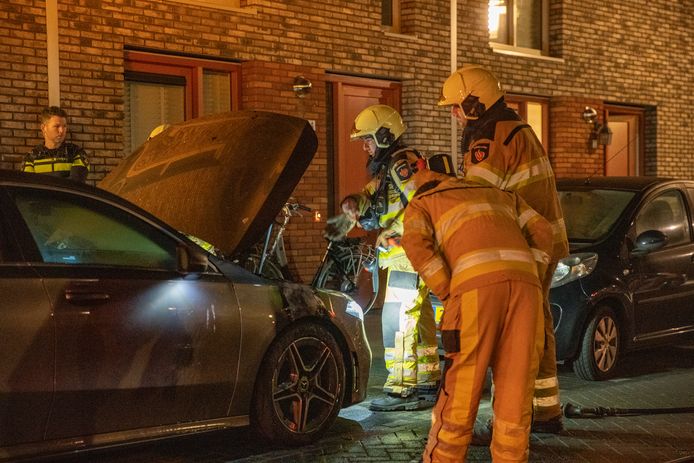 De brandweer in Deventer moest dit jaar al voor de elfde keer uitrukken vanwege een autobrand.