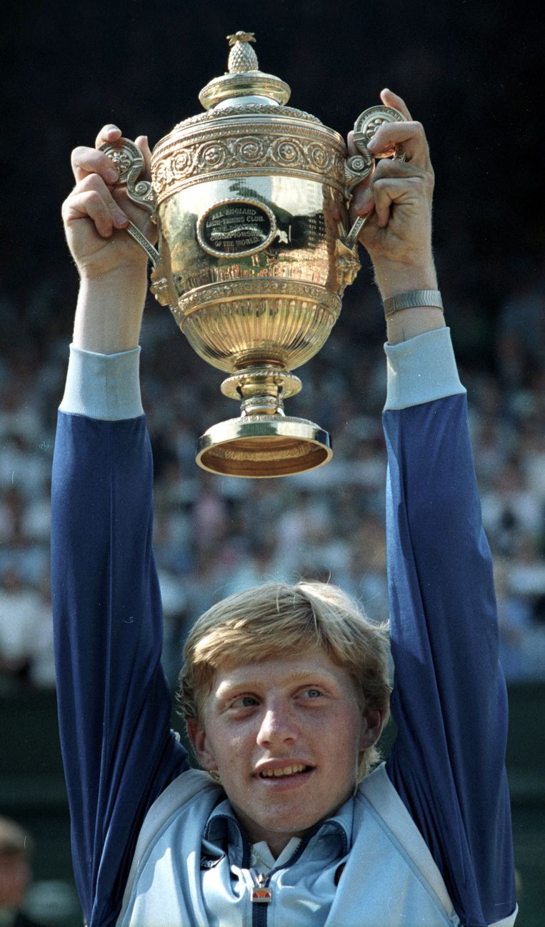 Boris Becker won Wimbledon drie keer, de eerste keer in 1985 op 17-jarige leeftijd. Achteraf kocht hij een huis in de buurt, in een poging om bij de Londense upper class te mogen horen. Beeld REUTERS