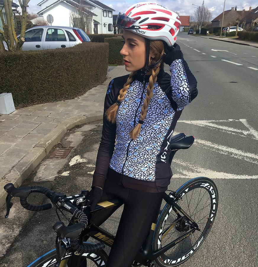 Slovenië koud Eenvoud Cameron Vandenbroucke wil haar papa eer aandoen: "Een nieuwe VDB op de fiets,  dat wil iedereen. Ook papa"<br> | Foto | hln.be