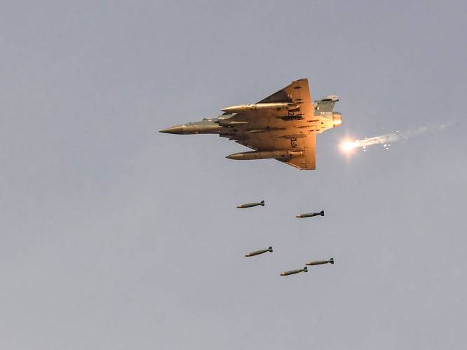 India bombardeert trainingskamp voor islamisten in Kasjmir