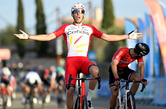 Christophe Laporte (Team Cofidis) wint voor Nacer Bouhanni.