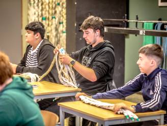 Dubbel zoveel inschrijvingen in maritieme school na ‘Een jaar op zee’: “Sinds we op televisie kwamen, krijgen we als visser een pak meer respect” 