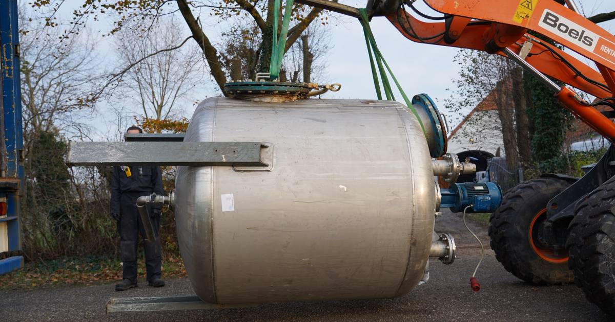 In een boerenschuur in Hulten zat een enorm drugslab, verdachten vonden zichzelf ‘een goed team’