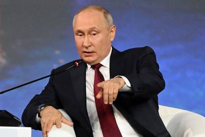 Poetin waarschuwt voor “ernstig gevaar” als Navo meer betrokken raakt bij oorlog: “Maar wij hebben meer kernwapens”