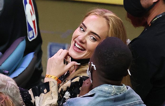 Archiefbeeld. Zangeres Adele tijdens een basketbalwedstrijd in de Verenigde Staten. (17/07/2021)