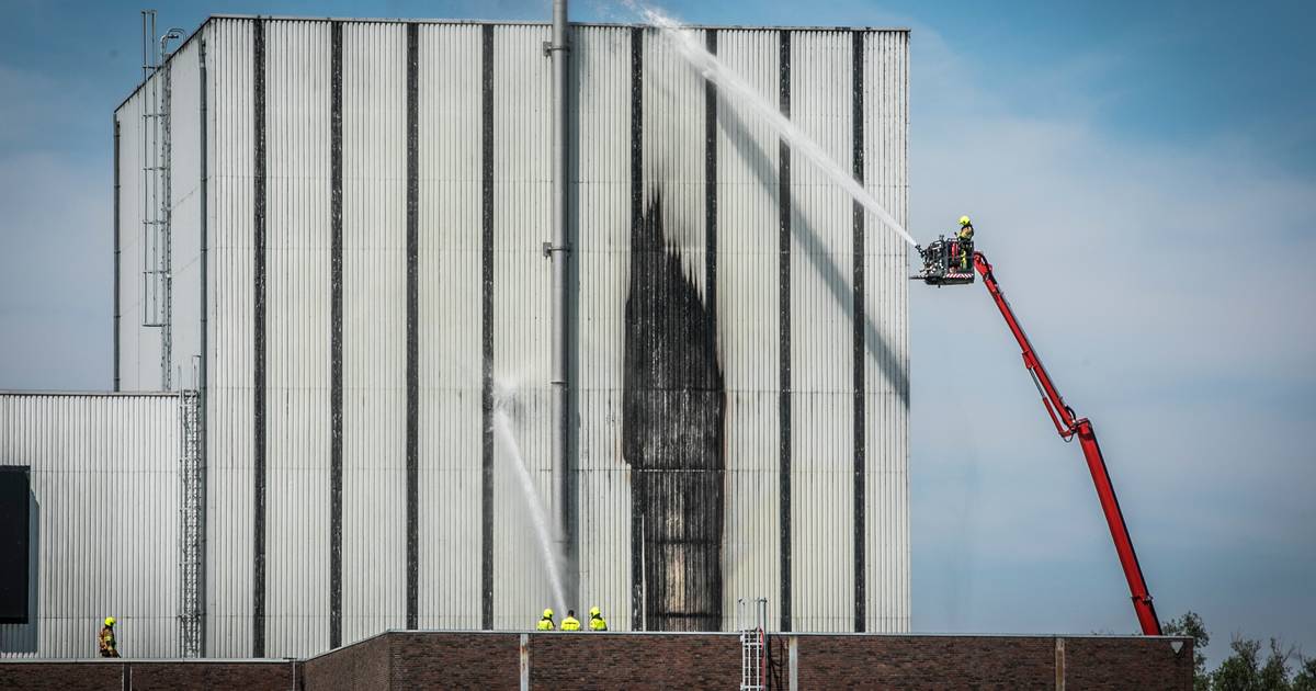 Zeer grote brand bij oude kerncentrale in Dodewaard onder controle: geen risico op vrijkomen radioac