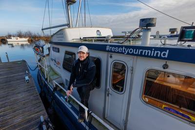 Stefan verkoopt boot van overleden vader Henk de Velde: ‘Een droom moet een kans hebben’