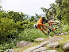 Bekijk hier de beelden: deceptie voor Van der Poel na zware crash