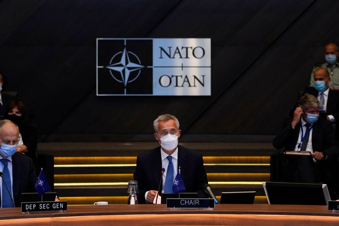 Navo-topman Jens Stoltenberg bij een spoedberaad van de Navo-raad, de dertig aangesloten ministers van Buitenlandse Zaken.