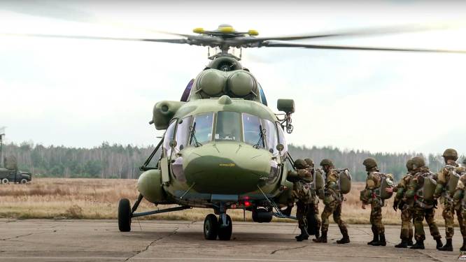 Rusland en Belarus tonen militaire spierballen bij grens, Britse soldaten helpen Polen