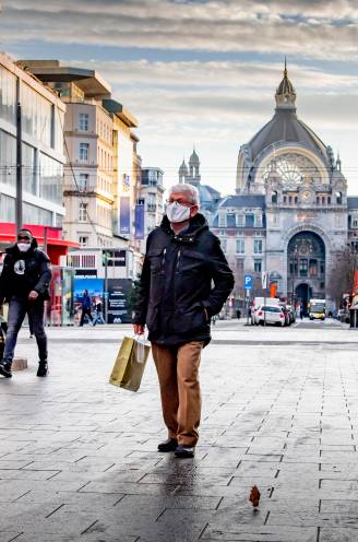 Steeds meer landen schrappen quarantaine voor wie niet ziek is: kan België nog achterblijven? “Als we niks doen, ondermijnen we onze economie”