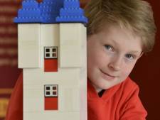 Senne (11) bouwt Lekpoort in Vianen na met Lego