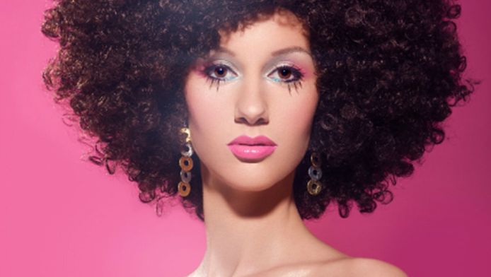 Ex Lange Frans laat zich vastleggen als opblaaspop ...