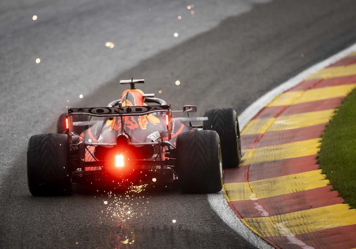 Max Verstappen aux prises avec le célèbre raidillon de Spa-Francorchamps.