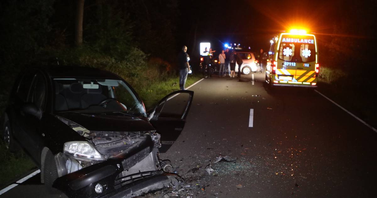 Gewonden bij frontale botsing tussen tractor en twee autos in Bern.