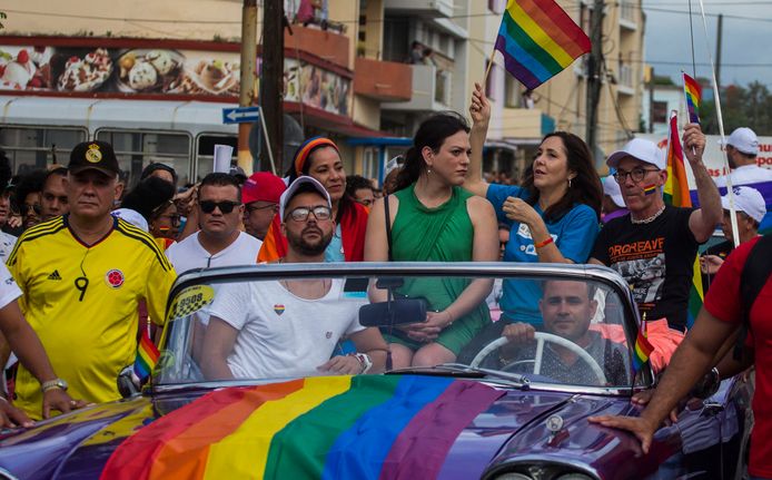 Vorig jaar zwaaide Mariela Castro, de dochter van Raul Castro nog met de regenboogvlag tijdens de Gay Pride parade in Havana, dit jaar mocht de optocht niet doorgaan.