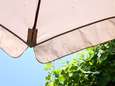 Vogelpoep op parasol en vetvlek op tuinkussens: zo maak je je tuinmeubilair weer fris