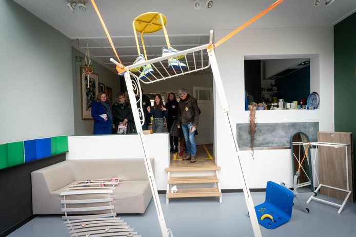 Het werk van Csilla Klenyánszki in de woning van Noor en Wiebren Markus. De buurt mag komen kijken.