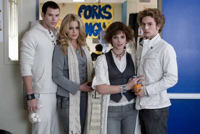 V.l.n.r. acteurs Kellan Lutz, Nikki Reed, Ashley Greene en Jackson Rathbone in 'Twilight' (2008).