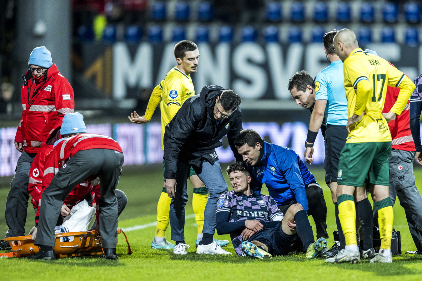 Bas Kuipers van Go Ahead Eagles viel zaterdag tegen Fortuna Sittard uit met een elleboogblessure en moet geopereerd worden.
