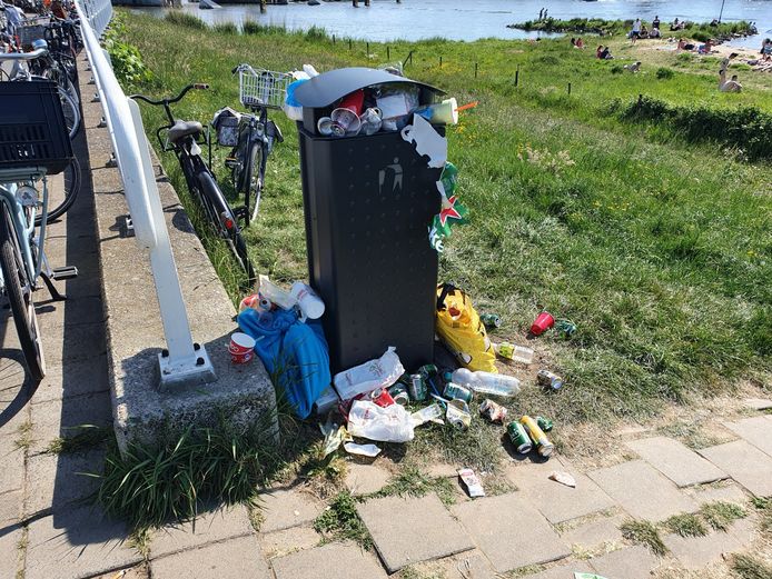 Afval is een hardnekkig probleem op de Kamper strandjes.
