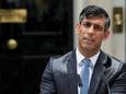 Een verregende Britse premier Rishi Sunak kondigde de verkiezingen aan vanuit Downing Street in Londen. (22/05/24)