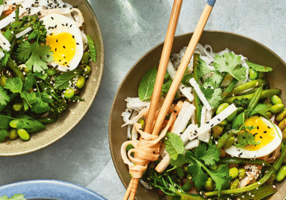 Luxe dagmenu voor €11 p.p. met avocadosmoothie en spicy noedels