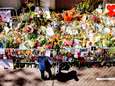 Gemeente Amsterdam haalt bloemenzee voor Peter R. de Vries weg