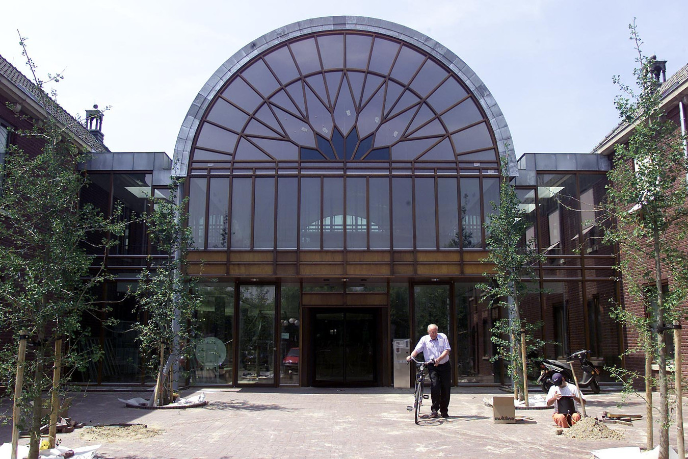 De entree van het gemeentehuis in HeezeLeende (archieffoto)