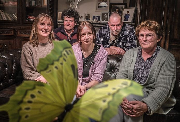 De taartenactie met gebak van onder meer Olena Zelinski (midden) uit Oekraïne werd een succes.