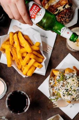 Geen 300 euro uitgeven, maar toch eten bij een sterrenchef? Bij deze 4 fastfood-adresjes van topchefs tafel je zonder reservatie én betaalbaar