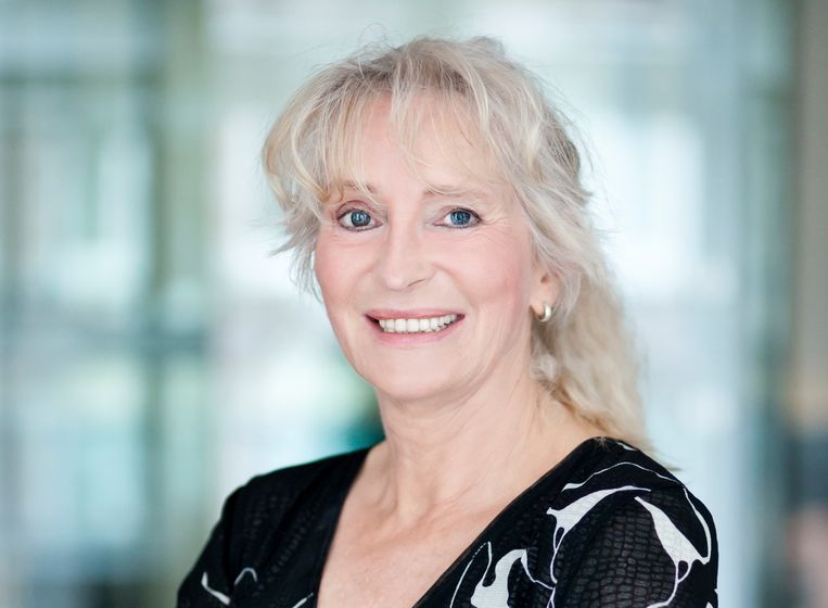 Tessa de Loo ‘Het is wennen als anderen met je boek aan