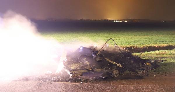 Caravan vol autobanden brandt uit in Waardenburg in nacht vol buitenbranden