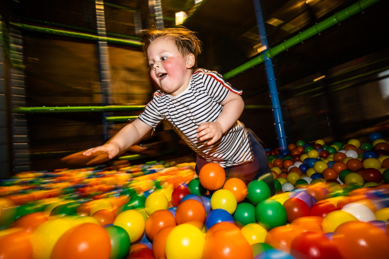 weer-spelen-in-de-ballenbak-of-leren-over-de-oorlog-monkey-town-en