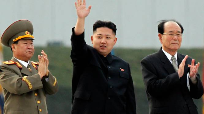 Kim stuurt partijdinosaurus naar Spelen en 'zus luncht met president Moon'