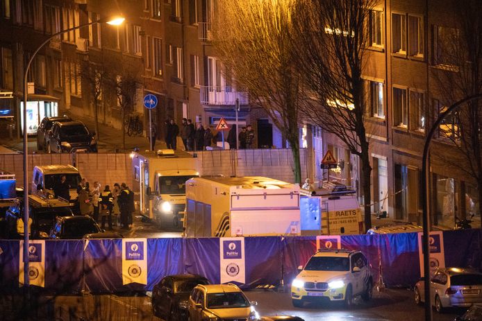 Het slachtoffer werd door één van de kogels geraakt, dat heeft het Antwerpse parket bekendgemaakt.