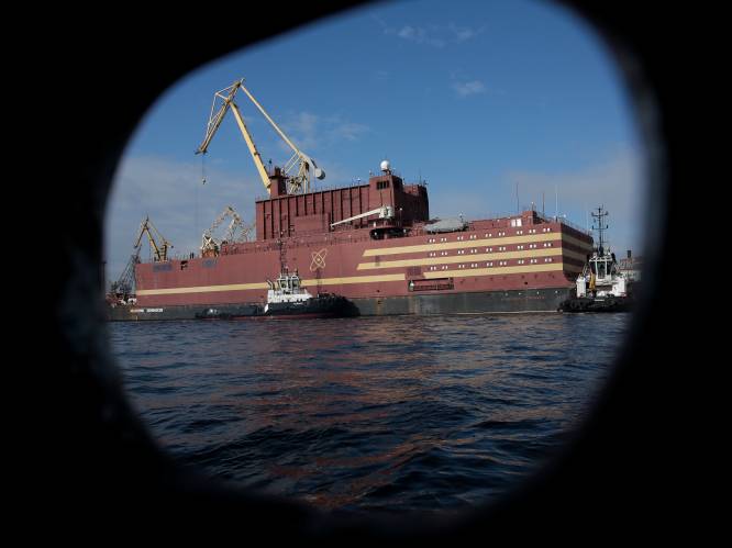 Rusland stuurt drijvende kerncentrale naar Noordpool: "Tsjernobyl op ijs"