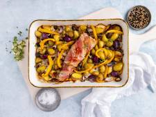 Wat Eten We Vandaag: Varkenshaas-traybake met spek, champignons en aardappel