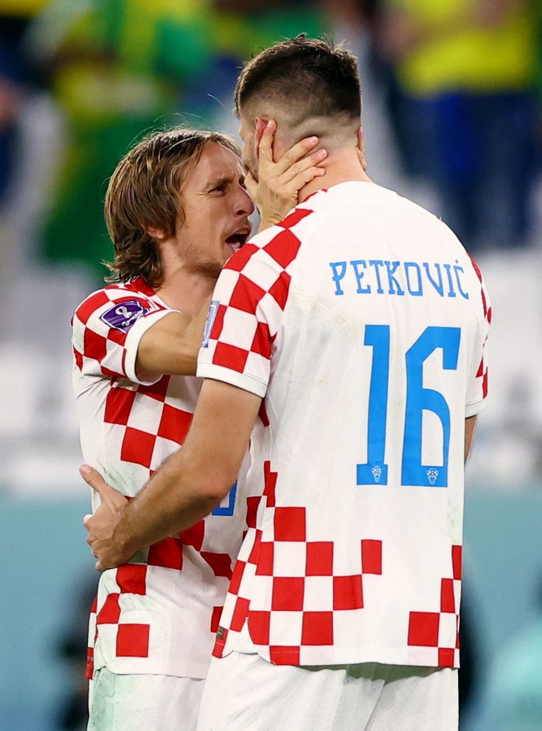 Luka Modric en Bruno Petkovic. Beeld REUTERS