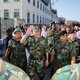 Surinaamse president Bouterse in militair tenue voor Krijgsraad; zitting uitgesteld tot eind maart
