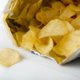 Oh nee! Prijs van een zak chips stijgt straks met 10 procent