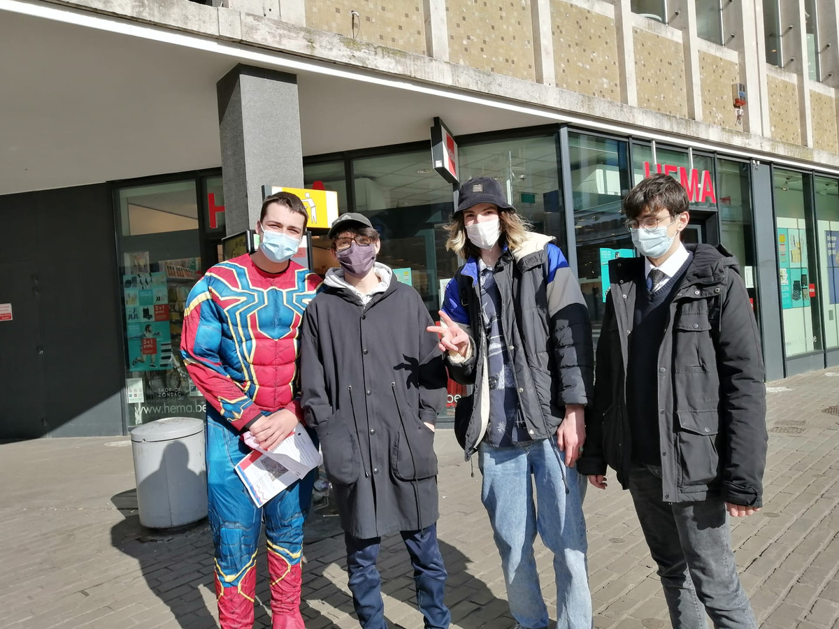 Spiderman op de Vrijdagmarkt SintLievenscollege viert Honderd Dagen