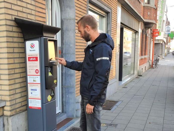 veronderstellen Dynamiek Gezichtsvermogen Nieuwe parkeerautomaten maken digitale sprong: “Betalen met munten niet  langer mogelijk.” | Leuven | hln.be