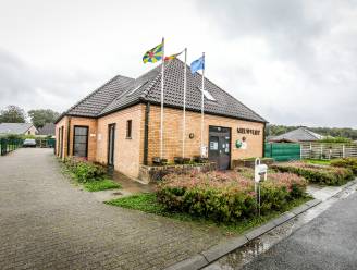 Eerste digipunt in Oostkamp geopend: "We helpen je  op de computer en online op weg”
