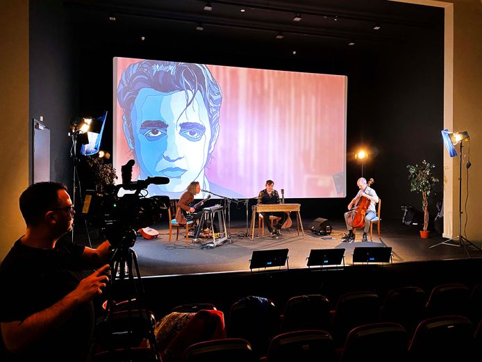 Het Music Filmfestival moet nog een jaartje overslaan, maar zo zou het er uit kunnen komen te zien. Muziek - in dit geval van Simon Keats - in de Tilburgse bioscoop Cinecitta.