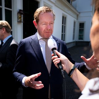Kabinet past strafbaarstelling illegaliteit aan in hoop op steun van Eerste Kamer