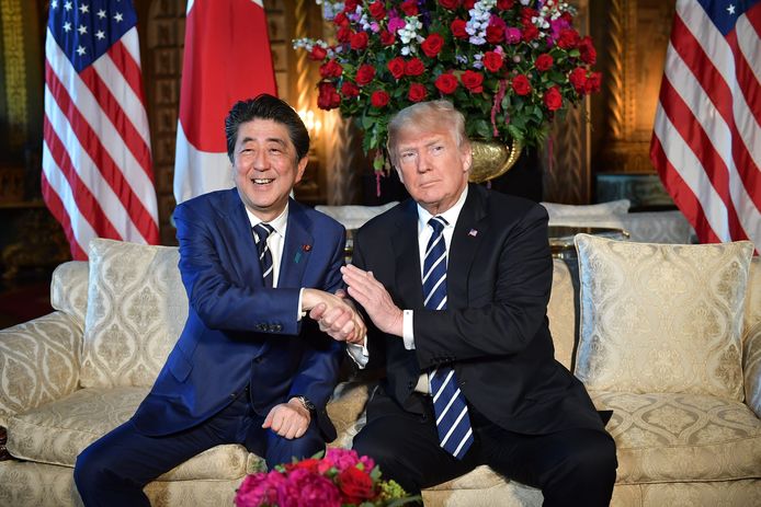 Japanse premier Shinzo Abe en Amerikaanse president Donald Trump ontmoeten elkaar nog voor een mogelijke top met Kim Jong-un.