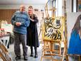 Deelnemers Chris Janssen (81) en Sonja van Lang (59). In het project ‘Nacht Wacht’ werken creatievelingen alle lagen van Eindhoven mee aan een expo in het Van Abbe over de nacht. Vandaag is de feestelijke opening van expositie ‘De Nacht Wacht’ in het Van Abbemuseum.