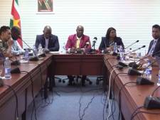 Bizarre beelden: schoten gelost op Surinaams gerechtsgebouw, ook granaten gegooid