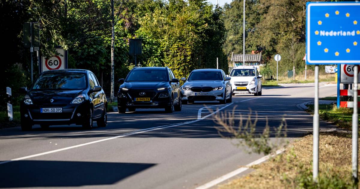 Verkeer in De Lutte ontregeld door aangescherpte Duitse grenscontroles, bewoners vrezen meer overlas
